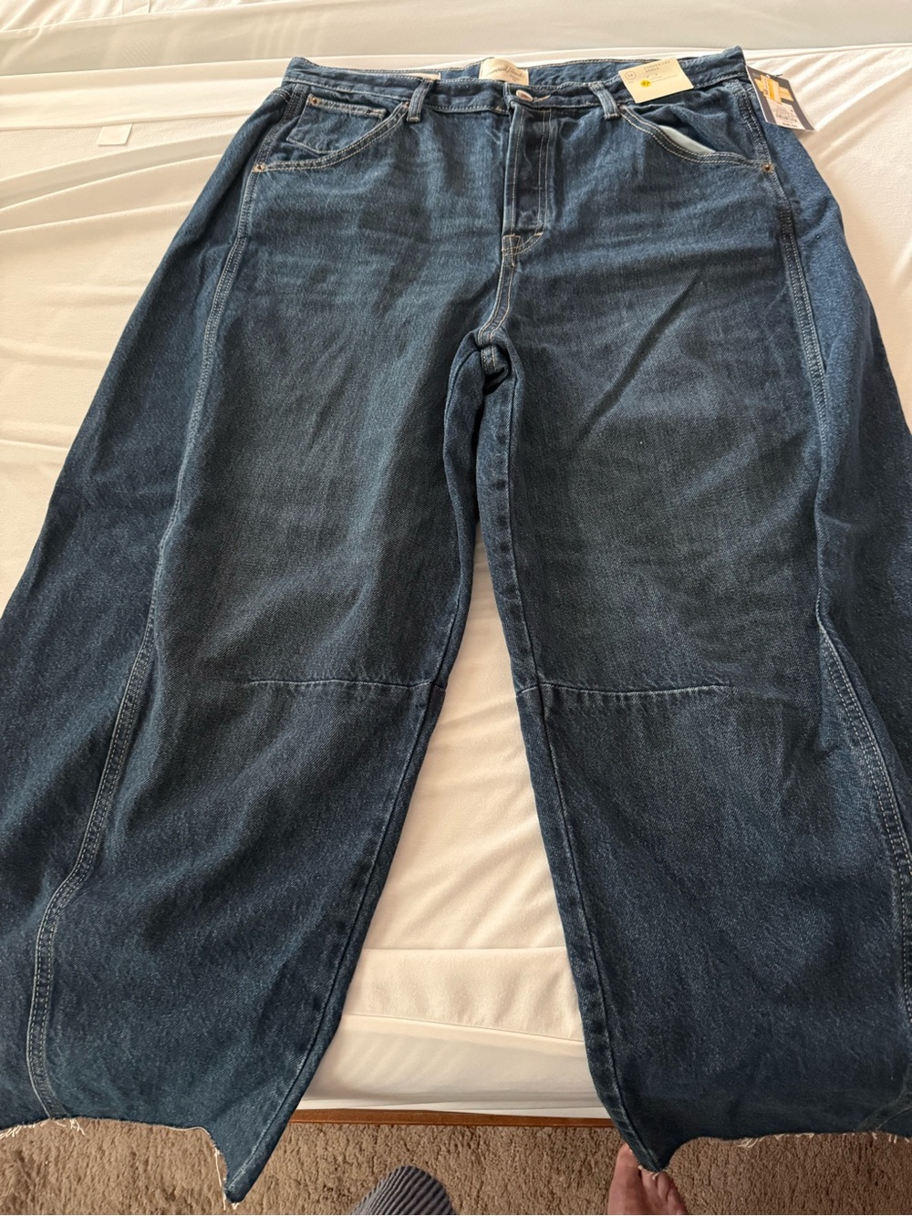Universal Thread Women's Curved Leg Ankle Dark Blue Button Fly Denim Size 14